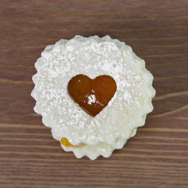 Linzer cookie kalp ile