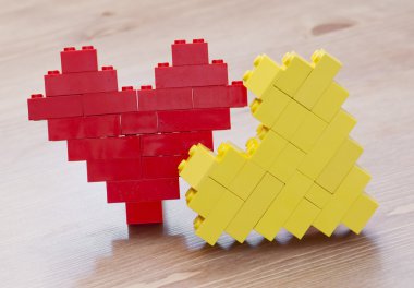 plastik tuğla yapılan Kalpler