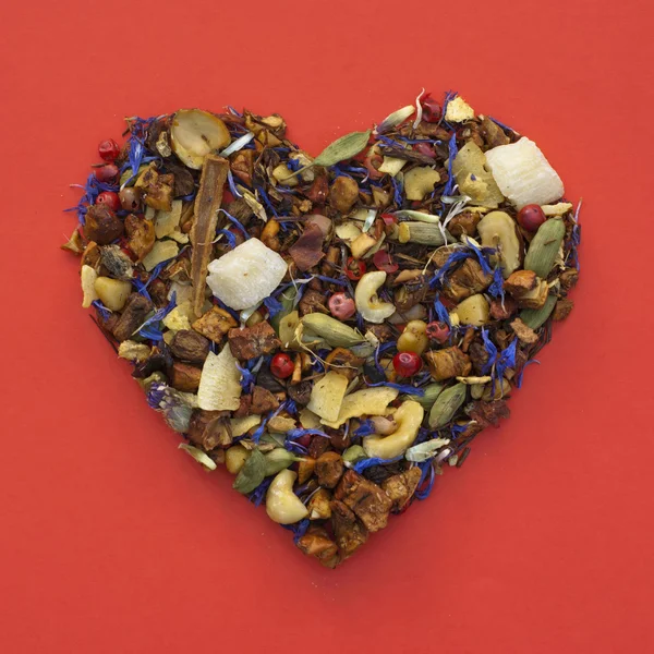 Heart shape of tea — Stock Photo, Image