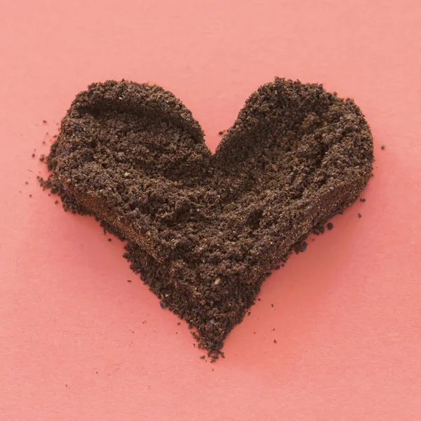 Pozemní káva srdce — Stock fotografie