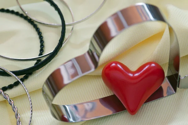 Cuori incantevoli e bracciali vari — Foto Stock