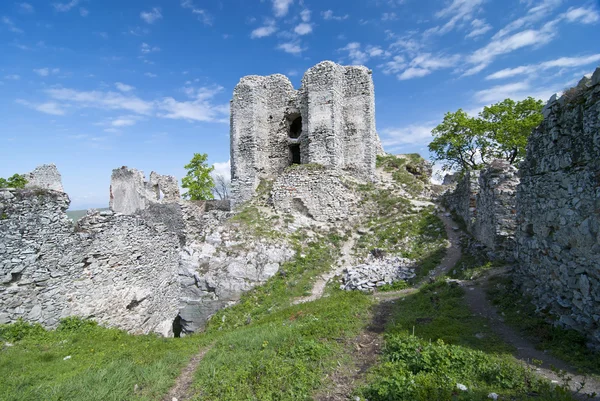 Ruïne van kasteel gymes - binnenplaats — Stockfoto