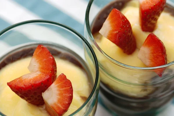 Pudding with strawberries — Stock Photo, Image