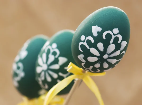 Tres huevos de Pascua pintados —  Fotos de Stock