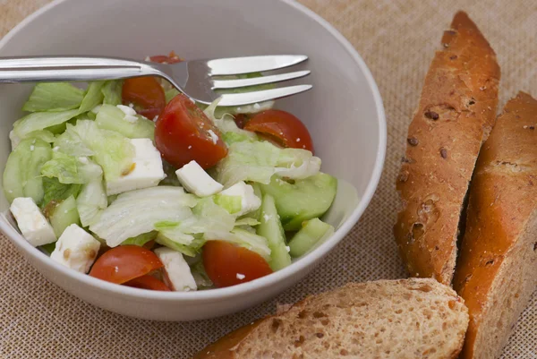 Insalata di fetta con fette di pane — Foto Stock