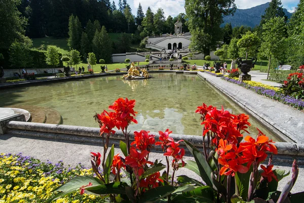 Linderhof ogród, bavaria, Niemcy — Zdjęcie stockowe