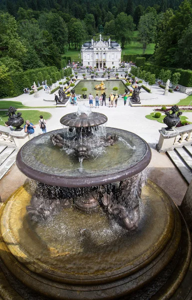 Piękna fontanna w linderhof ogród, bavaria, Niemcy — Zdjęcie stockowe