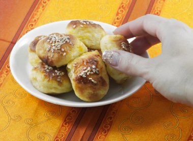 Susam ile tuzlu patates böreği