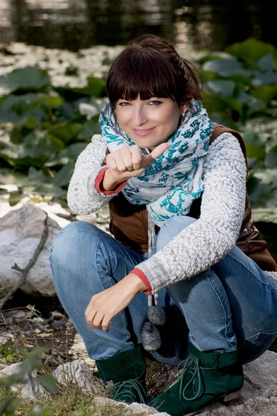 Beautiful woman showing thumbs up — Stock Photo, Image