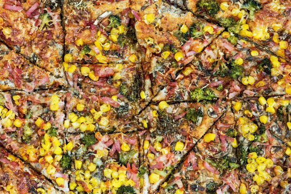 Pizza saborosa assada — Fotografia de Stock