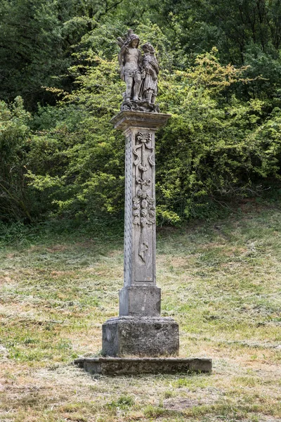 Escultura barroca de piedra de dos santos, san Roch y santa Seba — Foto de Stock