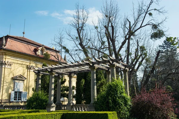 Tavaszi kert Buchlovice vár — Stock Fotó