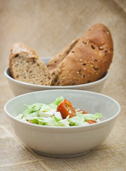 Insalata e pane Fetta — Foto Stock