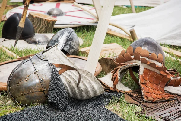 Mittelalterliche Helme — Stockfoto