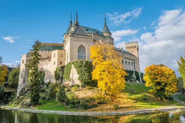 Castello Bojnice Repubblica Slovacca Tema Architettonico Destinazione Viaggio Scena Autunnale — Foto Stock