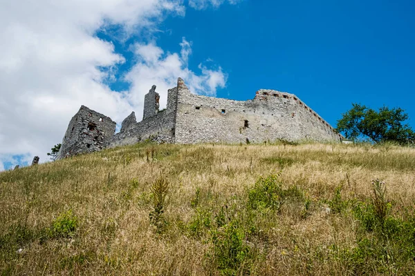 Plavecky Slottsruiner Lilla Karpaterna Slovakien Resmål Säsongsmässig Naturlig Scen — Stockfoto