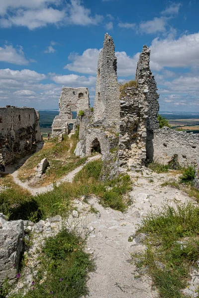 Plavecky Kasteel Ruïnes Kleine Karpaten Slowaakse Republiek Reisbestemming Seizoensgebonden Natuur — Stockfoto