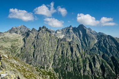 Slavkov, Slovak cumhuriyetinden yüksek Tatras manzarası. Yürüyüş teması. Mevsimsel doğal sahne.