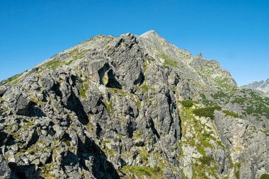 Slavkovsky tepesine, High Tatras 'a, Slovak cumhuriyetine yürüyüş. Yürüyüş teması.