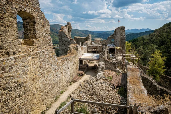 斯洛伐克共和国里维斯特城堡的废墟 旅行目的地 建筑主题 — 图库照片