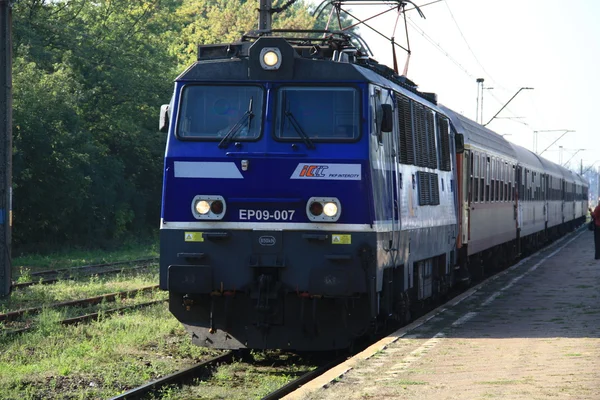 Treno in stazione — Foto Stock