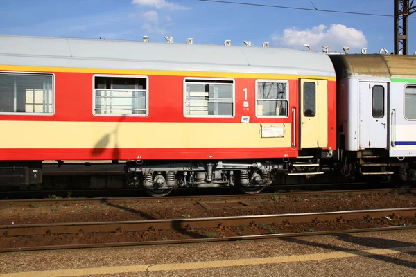 駅で列車します。 — ストック写真