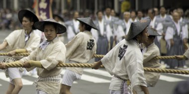 adam ifade sırasında hoko float çekerek