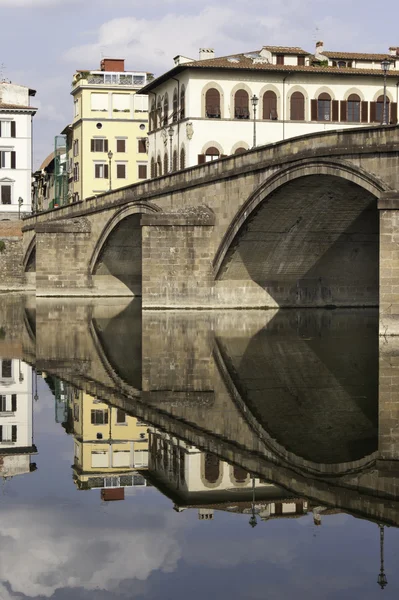 Ponte alla carraia köprü Nehri üzerinde yansıyan arno