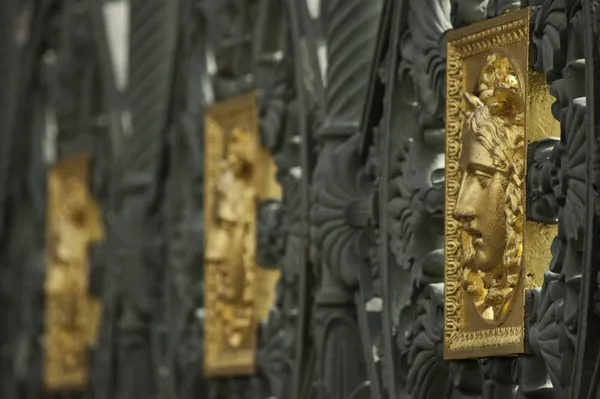 Porte décoration du palais royal de Turin — Photo