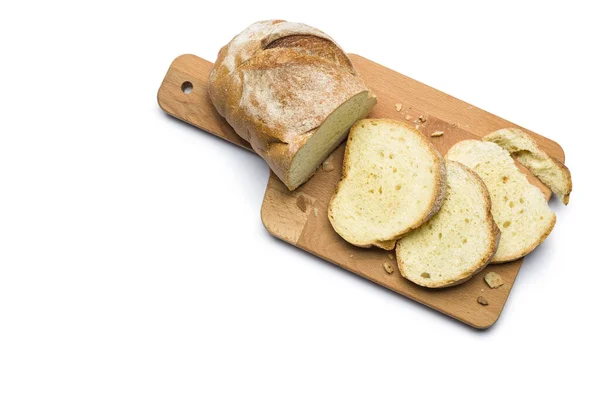 Frisches Brot Und Semmelbrösel Auf Einem Holzschneidebrett Aufschneiden Draufsicht Isoliert — Stockfoto