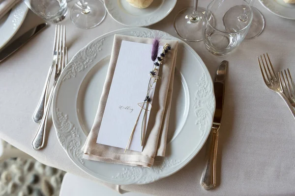 Hochzeitstisch Dekorationen Mit Leerer Speisekarte — Stockfoto