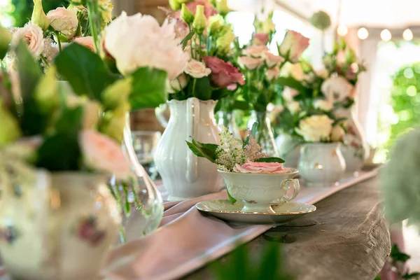 Hochzeit Blumen Dekoration Keramik Mit Blumen — Stockfoto