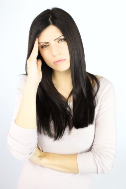 kadın kötü baş ağrısı hasta ile