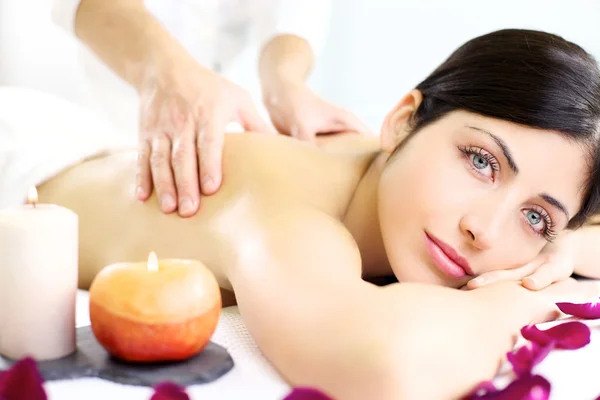 Young woman getting back massage in luxury spa — Stockfoto