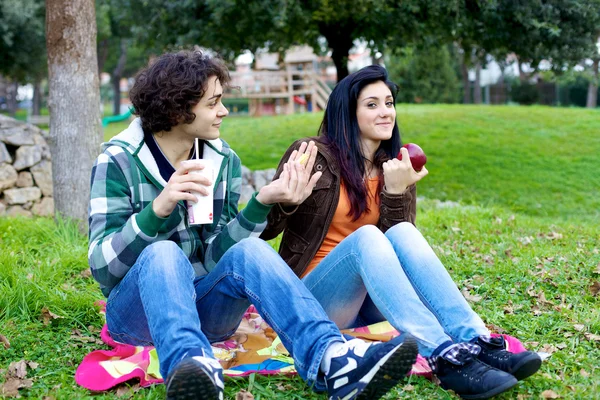 Woman not willing to eat fast food hamburger — Stock Photo, Image