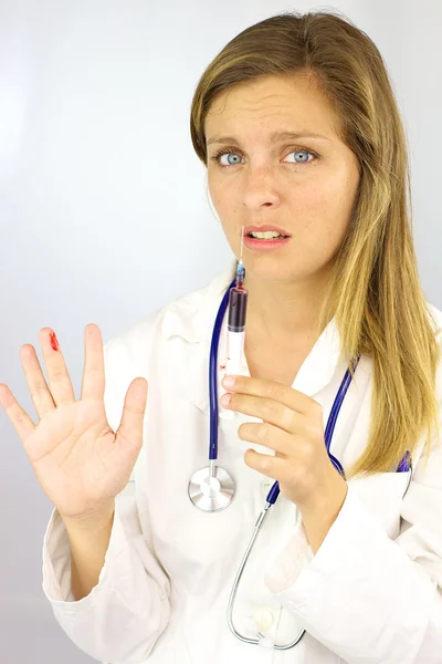 Female doctor scared of blood funny — Stock Photo, Image