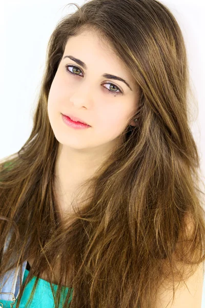 Close-up van prachtige brunette Kaukasische meisje — Stockfoto