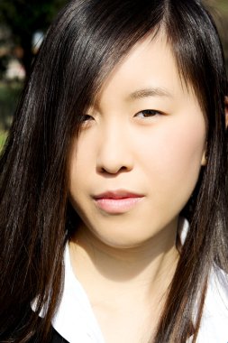 ciddi acı Çinli kadın 