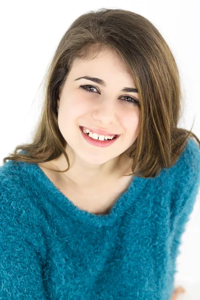 Glimlachend gelukkig vrouwelijke tiener geïsoleerd — Stockfoto