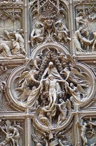 Ngels and marry wall of duomo Cathedral — Stock Photo, Image
