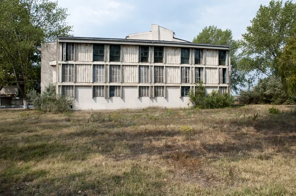 Edificio de apartamentos vacío, Sulina — Foto de Stock