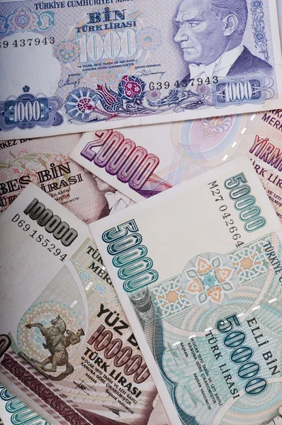 Migliaia di lire miste vecchie banconote lira turca intorno agli anni novanta — Foto Stock