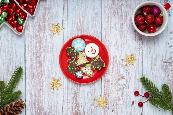 Julbord Dekorationer Med Tallrik Med Socker Belagda Kex Och Choklad — Stockfoto