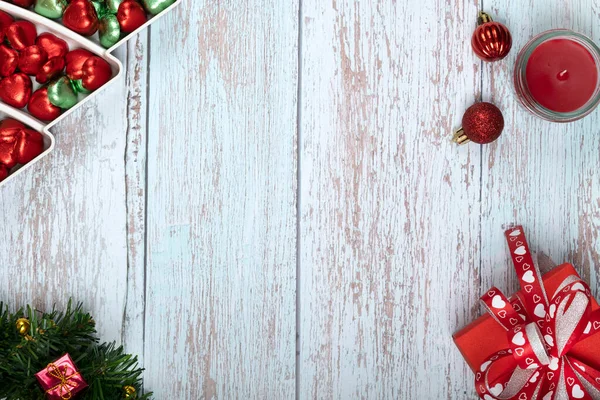 Decoraciones Mesa Navidad Con Caramelos Chocolate Velas Perfumadas Una Caja — Foto de Stock