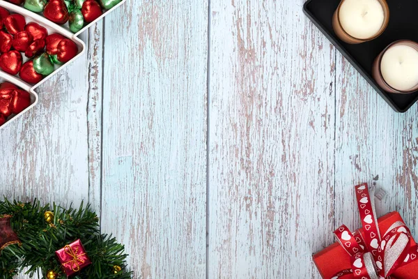 Decoraciones Mesa Navidad Con Caramelos Chocolate Velas Perfumadas Una Caja — Foto de Stock