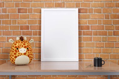 3 boyutlu resim çerçevesi doldurulmuş oyuncak hayvanla taklit ediliyor..