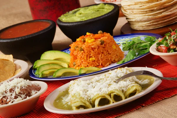 Traditional mexican green enchilada dinner — Stock Photo, Image