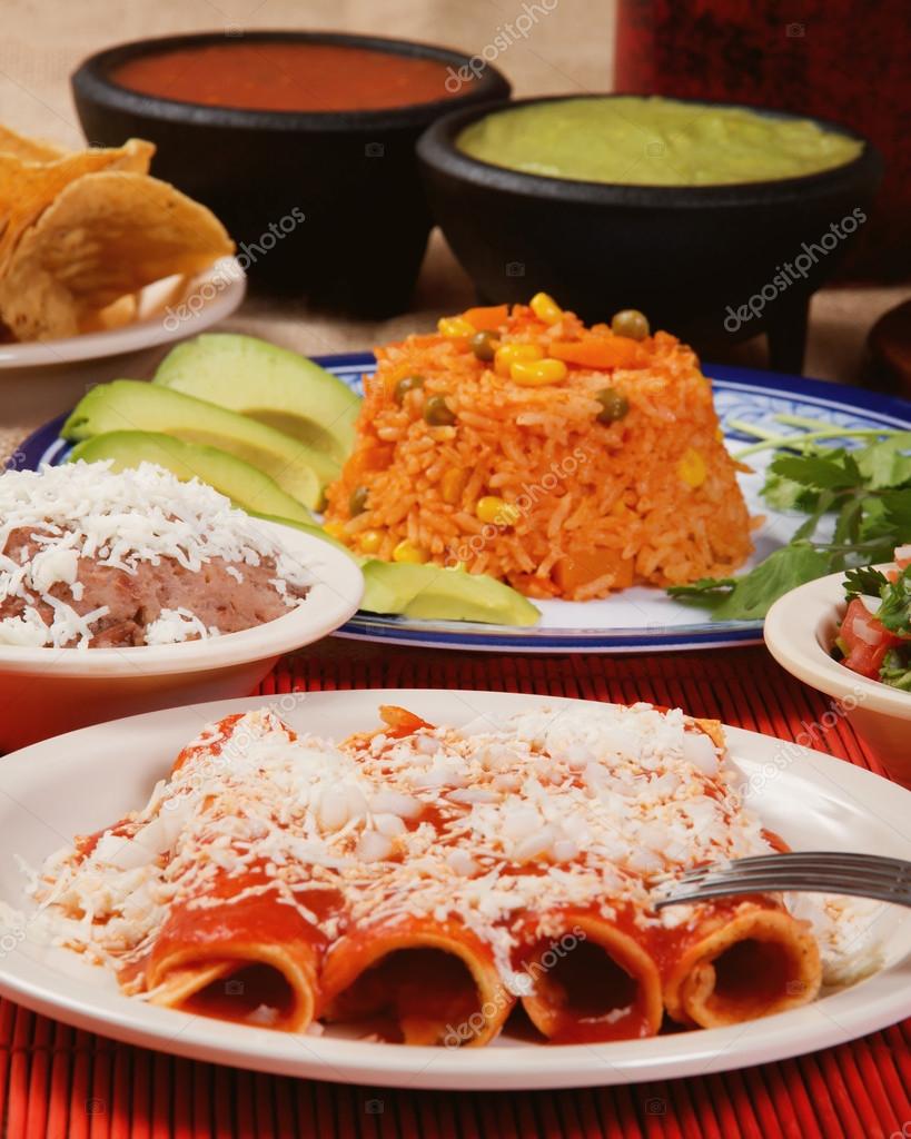Enchiladas rojas fotos de stock, imágenes de Enchiladas rojas sin royalties  | Depositphotos