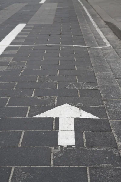 Arrow on the pavement — Stock Photo, Image