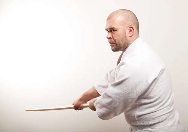 Aikido man med bokken — Stockfoto